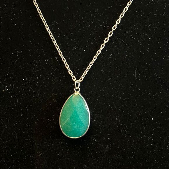 Hand Crafted Jewelry - Handcrafted green stone pendant on 21 inch silver tone chain